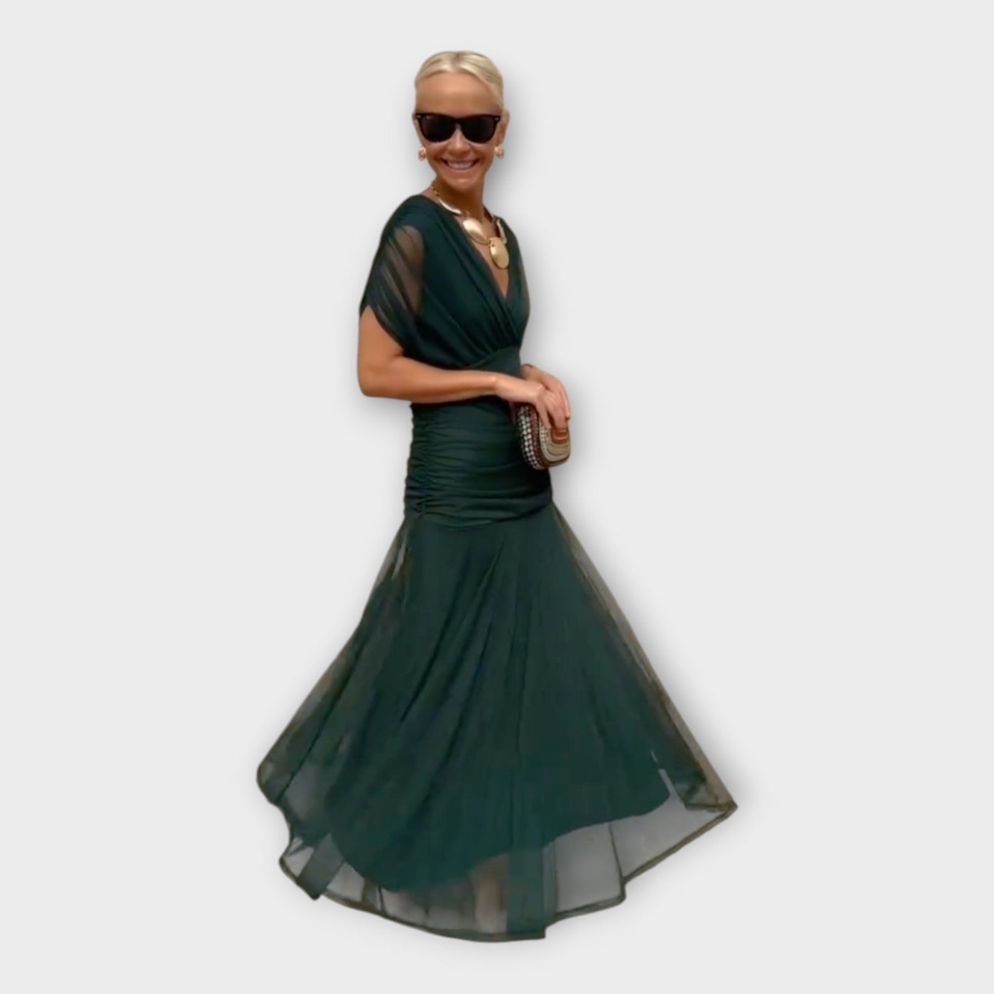 Zračna Haljina s Impresivnim Izrezom