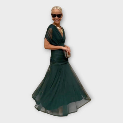 Zračna Haljina s Impresivnim Izrezom