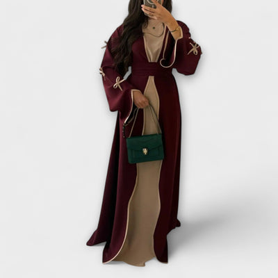 Stylish Kardigan i Haljina u Kombinaciji s Prugastom Dekoracijom