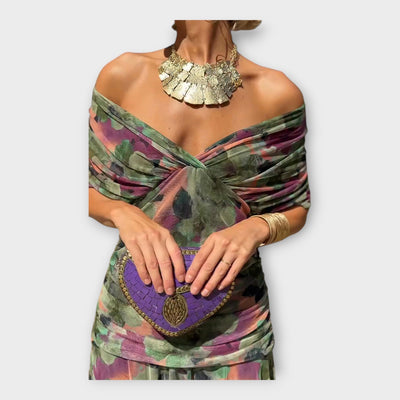 Zračna Haljina s Impresivnim Izrezom