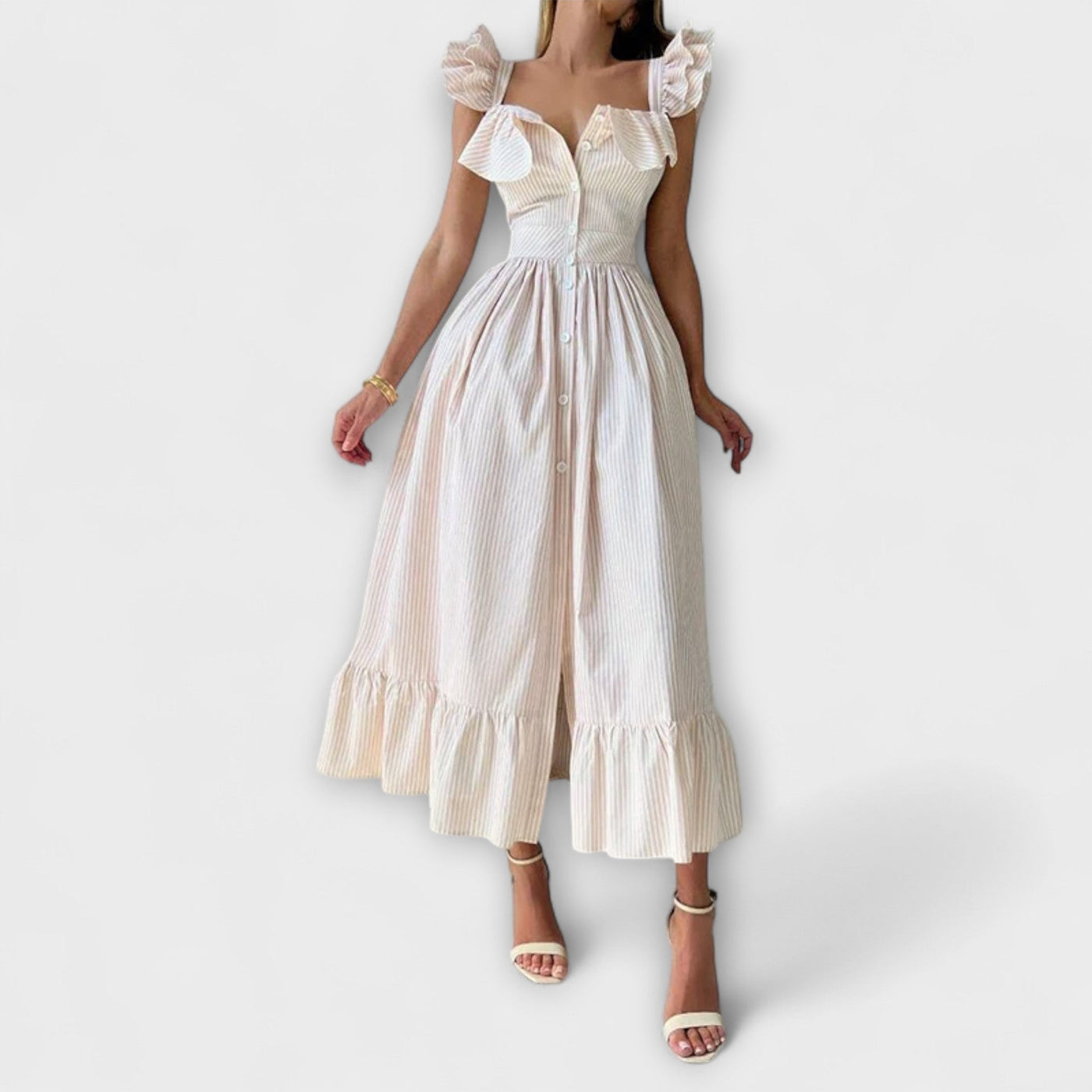 Haljina s Nabranim Detaljima