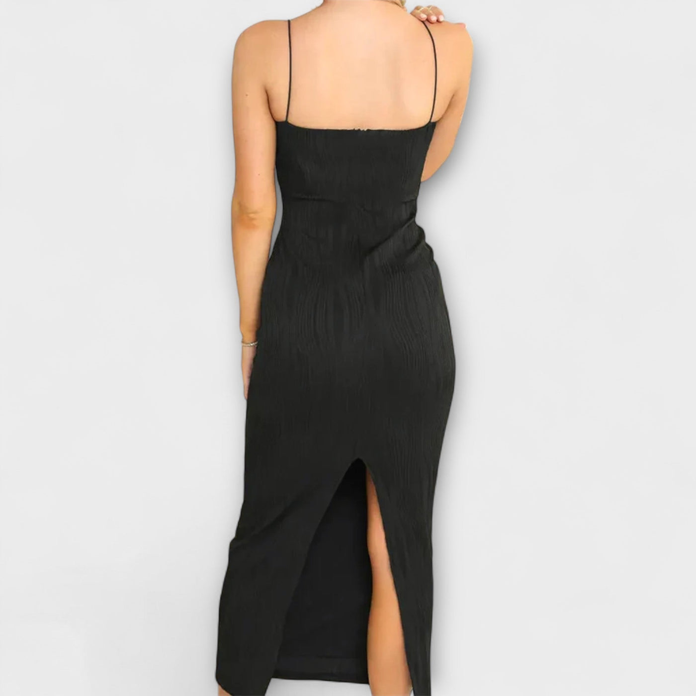 Elegantna duga haljina bez rukava