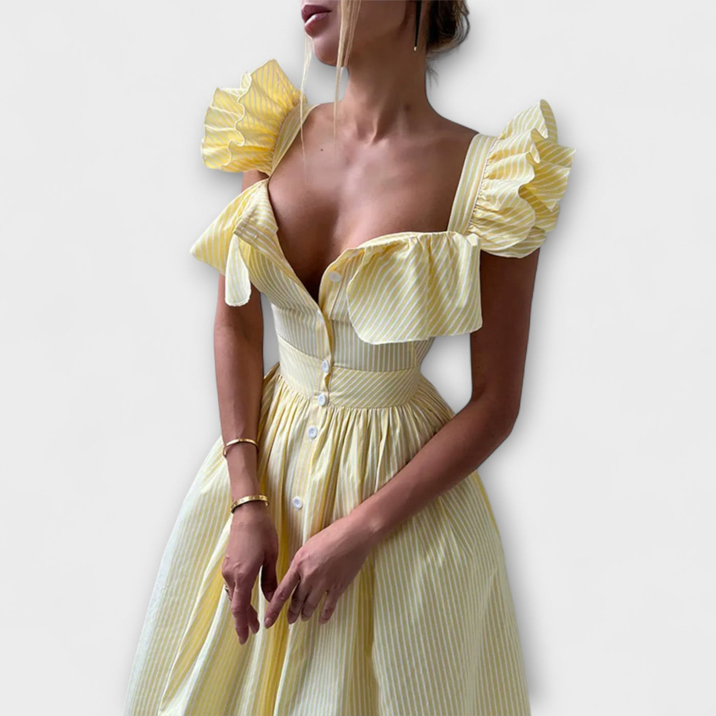 Haljina s Nabranim Detaljima