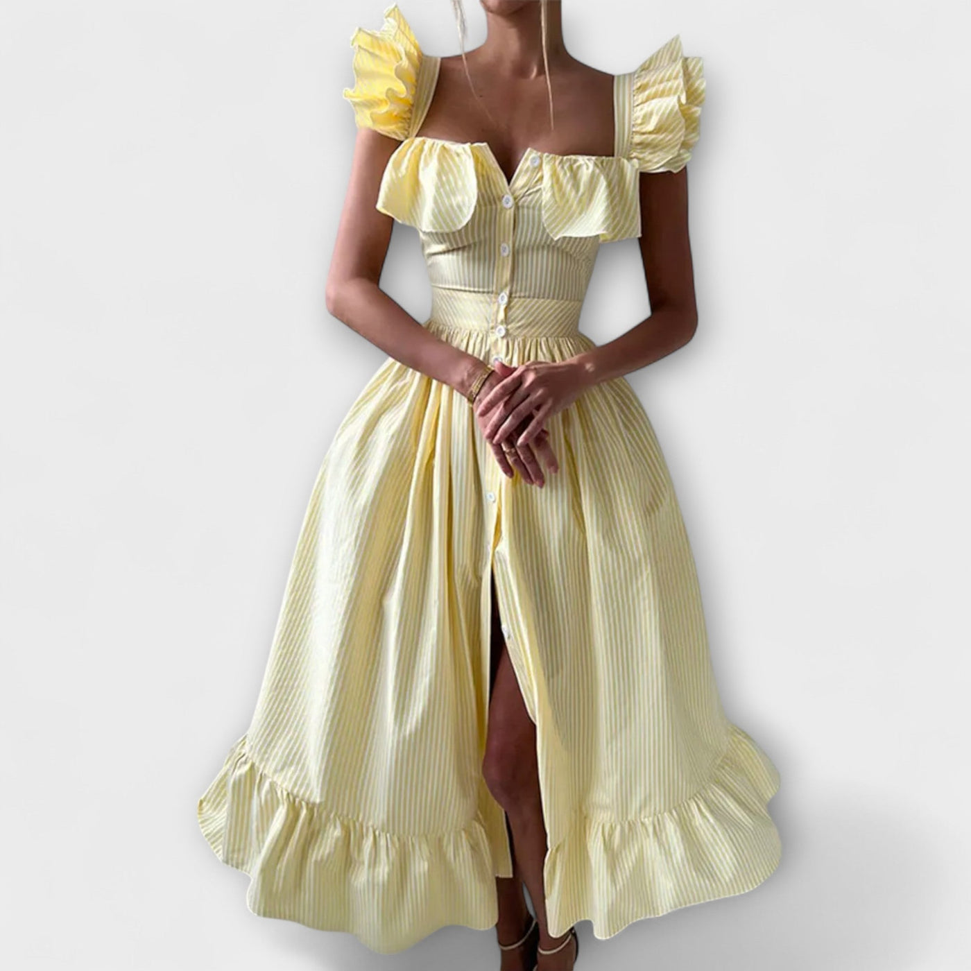 Haljina s Nabranim Detaljima