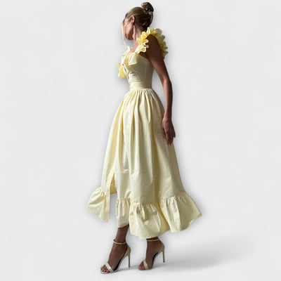 Haljina s Nabranim Detaljima