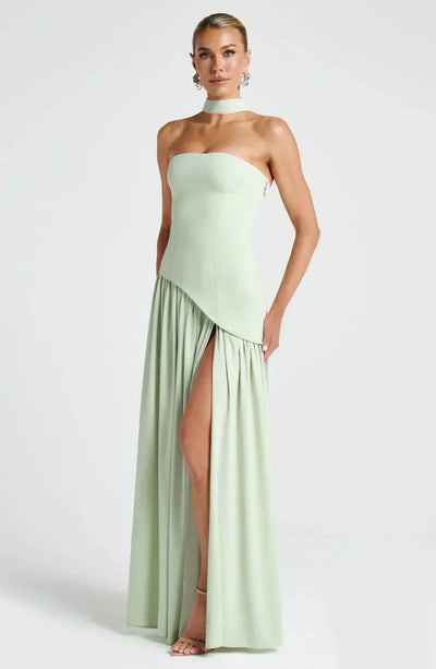 Maxi Haljina s Elegancijom koja Oduzima Dah